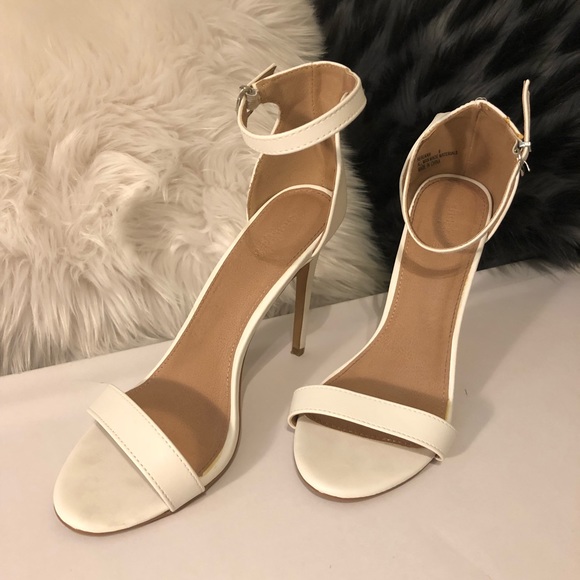 Cute white heels - Picture 2 of 3